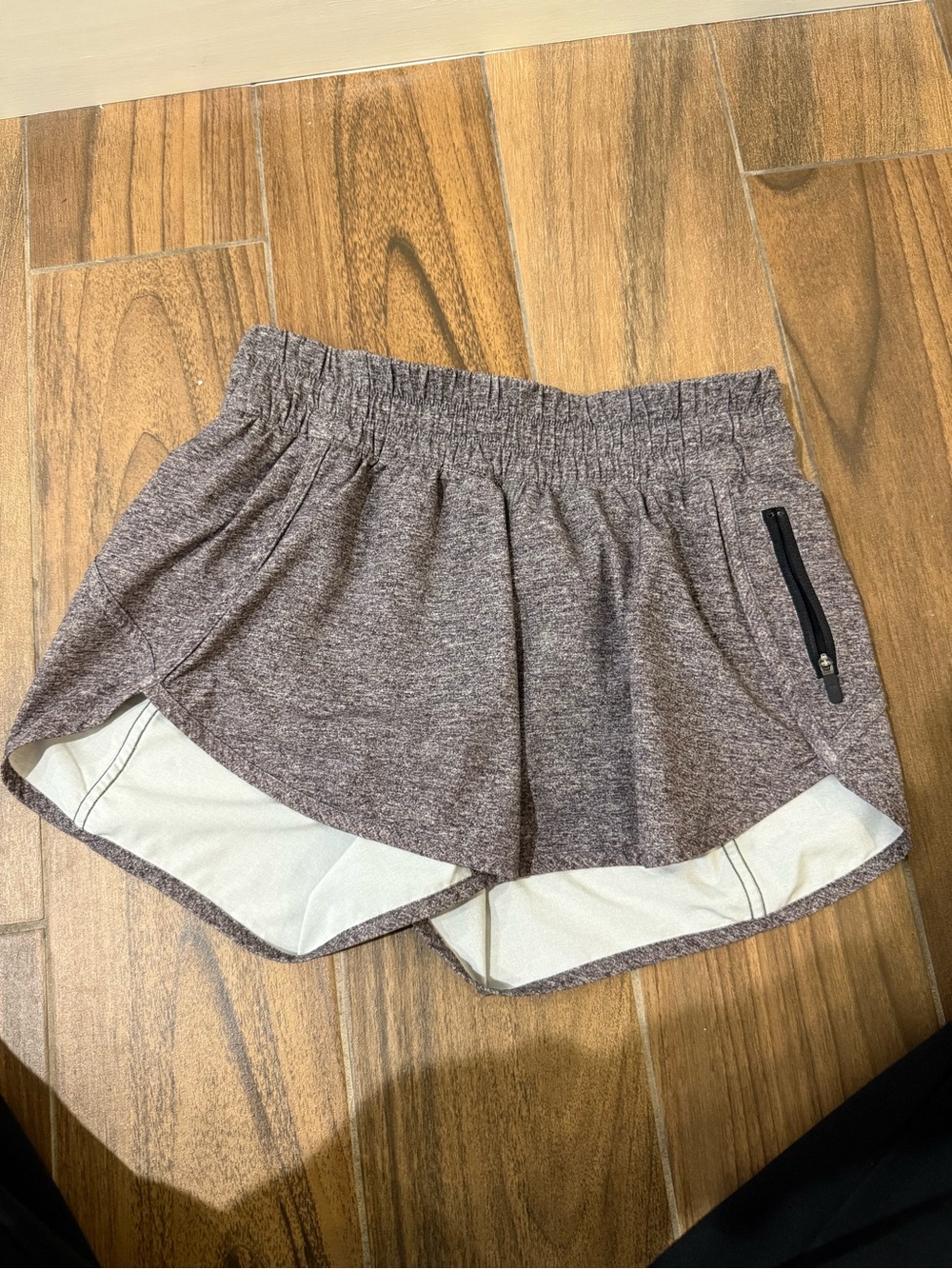 Lululemon shorts size 6